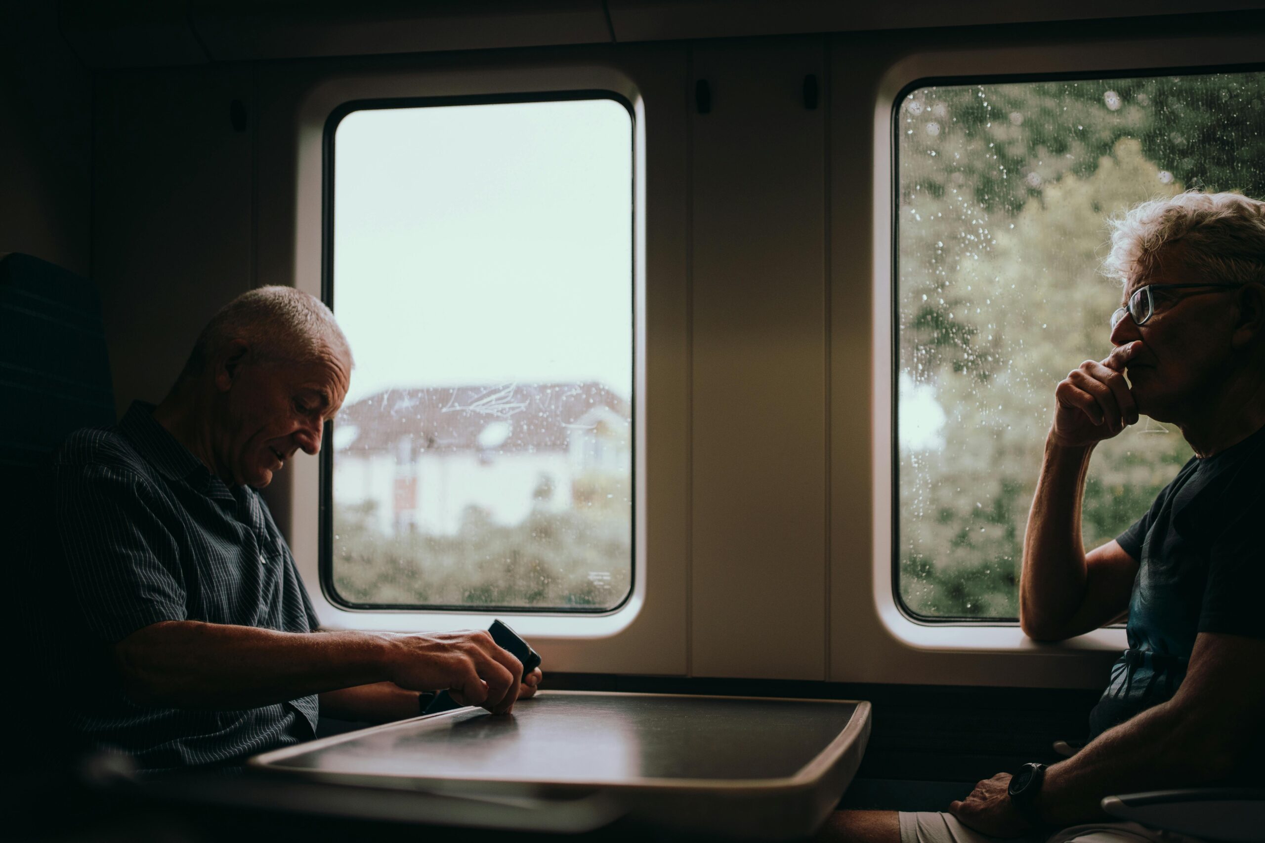 Viajes en tren para jubilados en España: descuentos y consejos en 2026