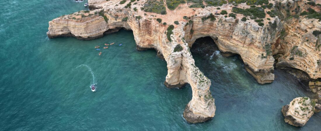 El Algarve para jubilados: playas, acantilados y tranquilidad en Portugal en 2026