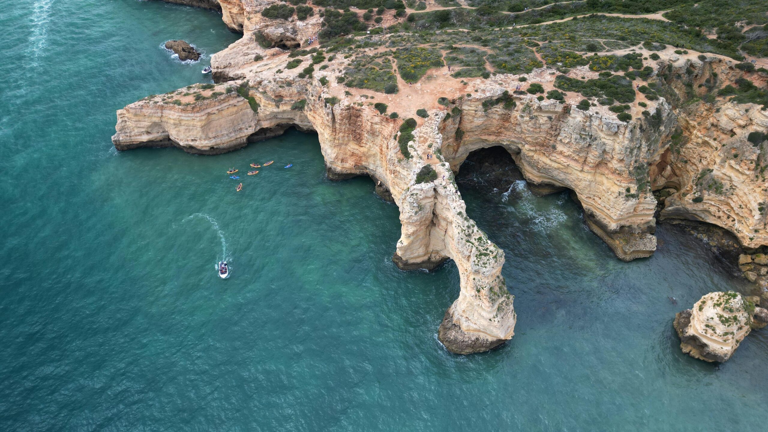 El Algarve para jubilados: playas, acantilados y tranquilidad en Portugal en 2026